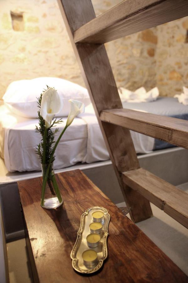 Laini Guest Houses Kouloukouthiana Bagian luar foto