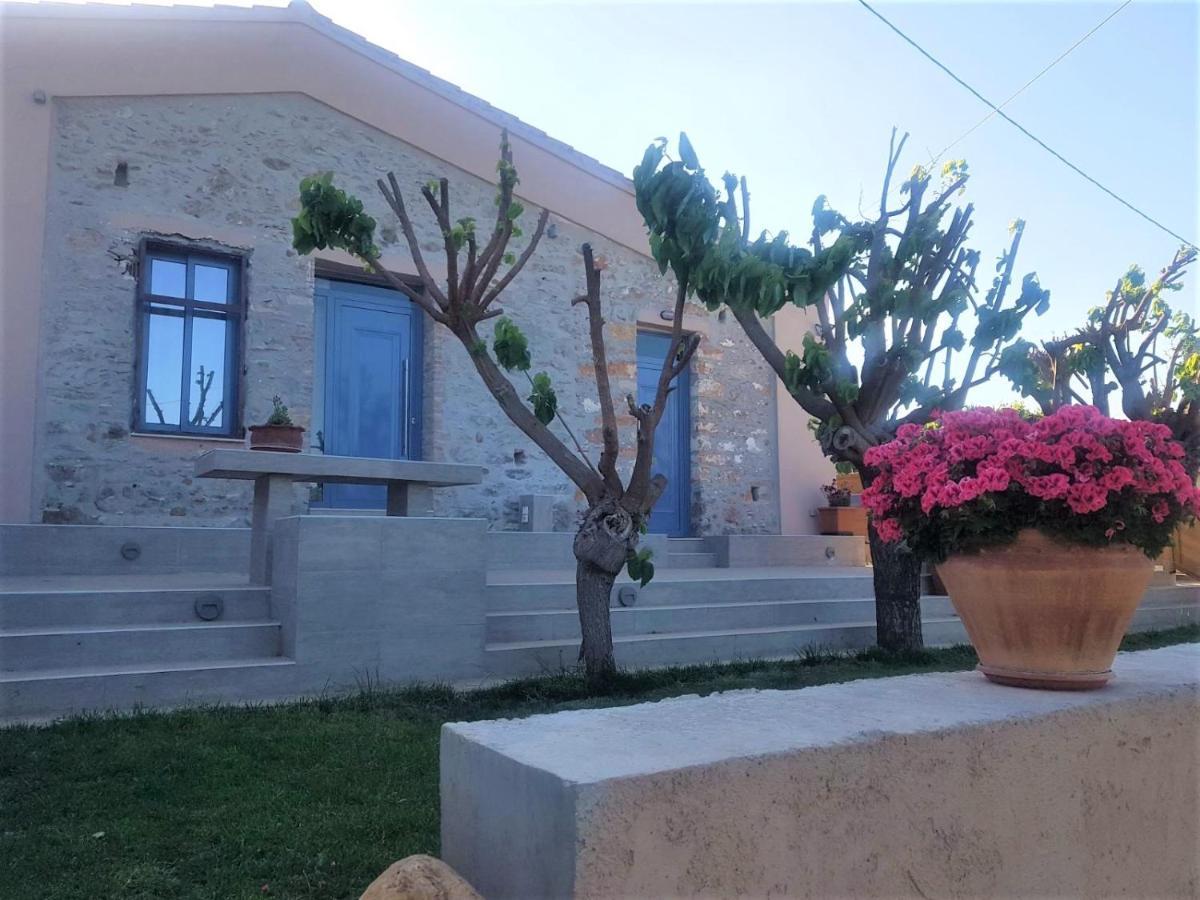 Laini Guest Houses Kouloukouthiana Bagian luar foto